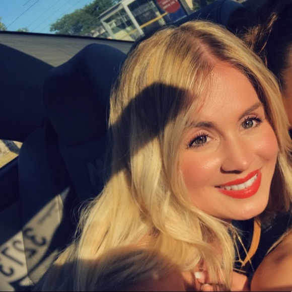 Meet your Posher, Sandra - Picture 1 of 1